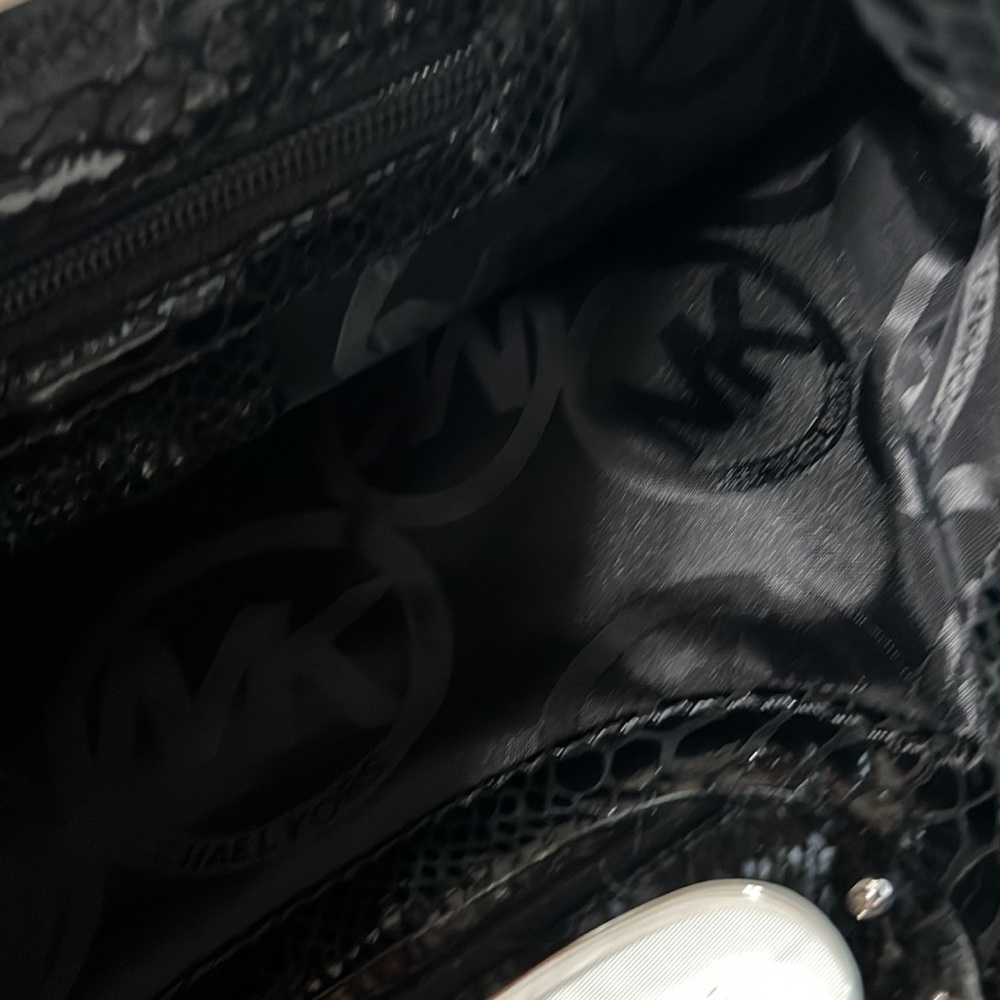 Michael Kors black patent leather clutch - Picture 5 of 9